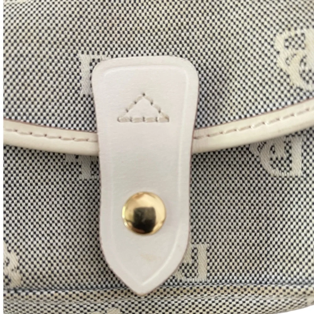 Dooney and‎ Bourke White Wristlet